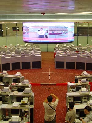 美股异动丨Robinhood一度涨近9%拟与Susquehanna国际集团收购LedgerX交易所多数股权